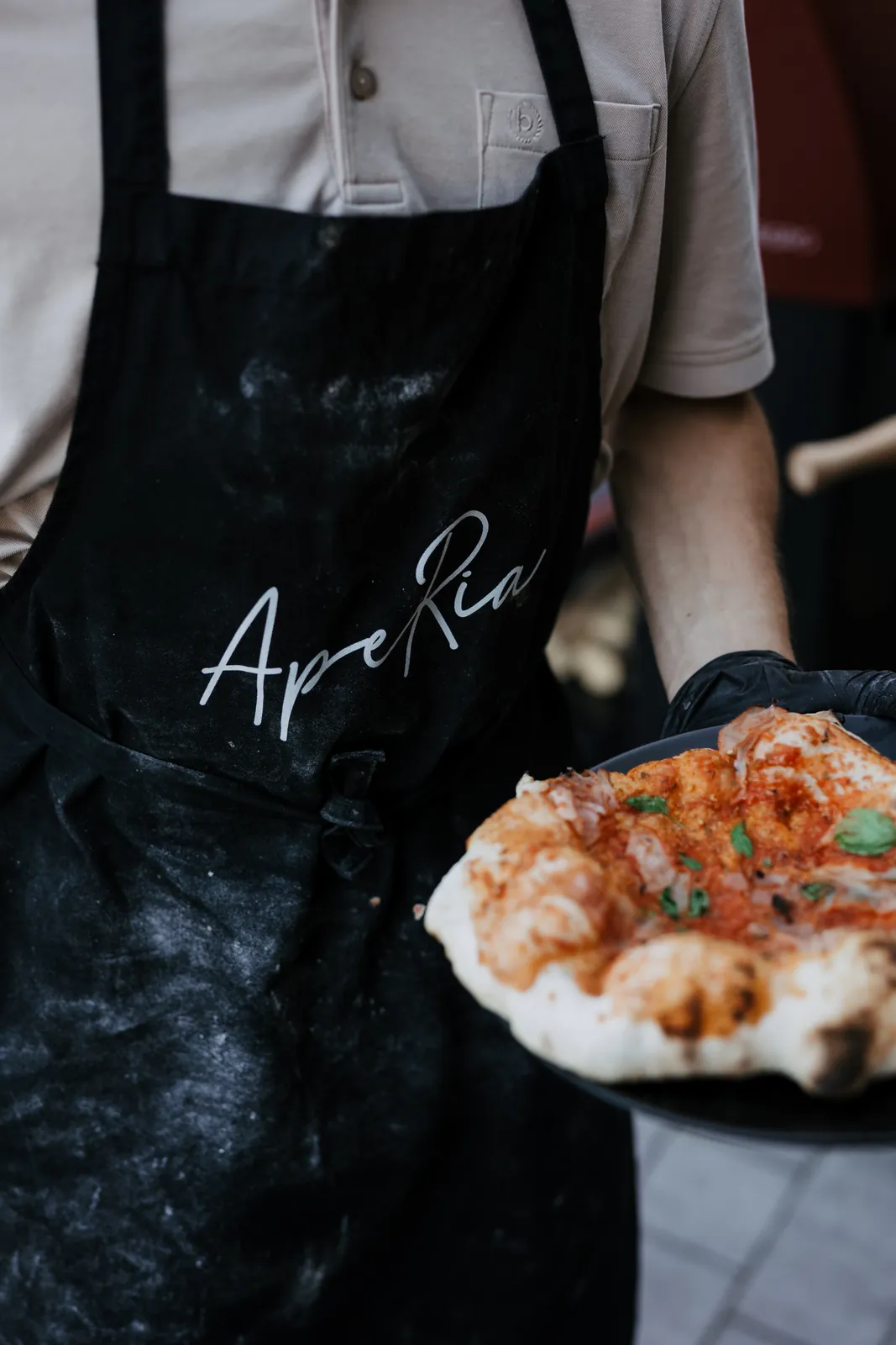 ApeRia Pizzaiolo mit frischer Pizza
